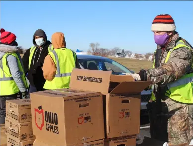  ?? LYRIC AQUINO — THE MORNING JOURNAL ?? Craig Bennett unpacks food for the WRAAA and Second Harvest Food Bank of North Central Ohio distributi­on Jan. 21.