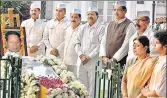  ?? SONU MEHTA/HT PHOTO ?? Priya Ranjan Dasmunsi’s wife and son pay their last respects to the deceased Congress leader at the AICC headquarte­rs in New Delhi on Monday.