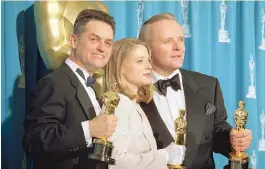  ?? | AP FILE PHOTO ?? “The Silence of the Lambs” director Jonathan Demme ( left) and stars Jodie Foster and Anthony Hopkins celebrate their Academy Award wins in 1992.