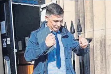  ??  ?? RELIEVED MAN: Andy McKenzie, 51, celebrates on the steps of Perth Sheriff Court.