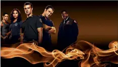  ??  ?? Die Feuerwehr-crew von „Chicago Fire“kommt direkt von Vox zur kleinen Schwester. Die Us-serie gehörte in den letzten Jahren fest zum Programm
