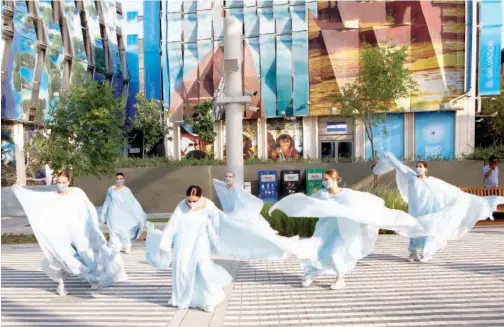  ?? Kamal Kassim/ Gulf Today ?? ↑
Artistes perform in front of the El Salvador pavilion at Expo 2020 Dubai on Saturday.