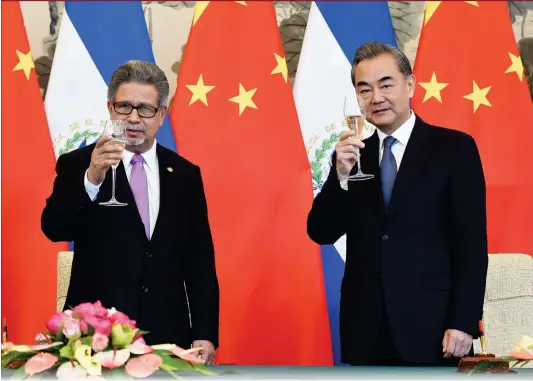  ?? Photo: AFP ?? China’s Foreign Minister Wang Yi (right) and El Salvador’s Foreign Minister Carlos Castaneda lead a toast during a signing ceremony in Beijing on Tuesday establishi­ng diplomatic relations between the two countries.