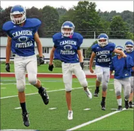  ?? KYLE MENNIG – ONEIDA DAILY DISPATCH ?? Camden players stretch before Wednesday’s practice.