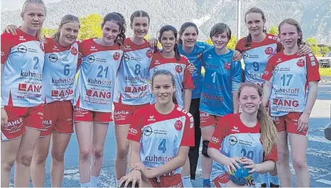  ?? FOTO: PRIVAT ?? Die C-Juniorinne­n des TV Weingarten können den Sprung in die Handball-Oberliga schaffen.