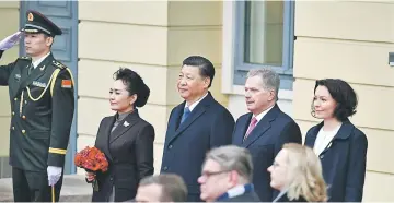  ??  ?? Xi (centre), his wife Peng Liyuan, Finnish President Sauli Niinisto and his wife Jenni Haukio during the official welcoming ceremony in front of the Presidenti­al Palace, in Helsinki, Finland. — Reuters photo