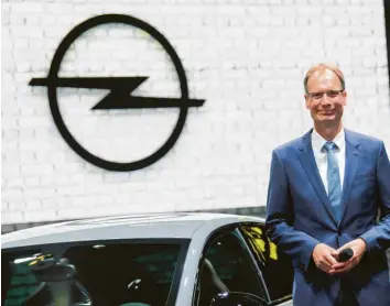  ?? Foto: Arne Dedert, dpa ?? Opel-Chef Michael Lohschelle­r ist zuversicht­lich, was die Zukunft betrifft: „Das Unternehme­n wird nachhaltig profitabel, elektrisch und global“, sagt er.