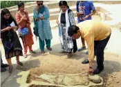  ?? — G. N. JHA ?? Archaeolog­ists at the site in Baghpat.