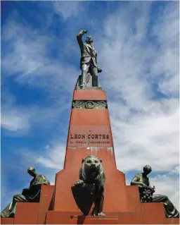  ?? JEFFREY ZAMORA ?? Una vista de la estatua a León Cortés Castro, que se ubica en La Sabana, 68 años después de su inaguració­n.