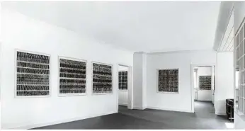  ?? Foto: Michael Böttcher ?? Leer die Räume, voller Kunst die Wände: Nikola Dimitrovs Ausstellun­g in der Sontheimer Galerie Fetzer kann derzeit nur virtuell besucht werden.