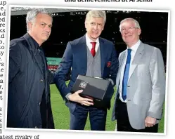  ?? GETTY IMAGES ?? Honour: Mourinho and Ferguson make the presentati­on to Wenger on the pitch