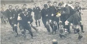  ??  ?? > Graham Hale kicking the ball at the Arms Park in 1946