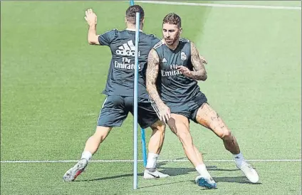  ?? FOTO: EFE ?? Ramos, uno de los señalados tras el 2-4 ante el Atlético El capitán del Madrid no pudo frenar a Diego Costa en la Supercopa de Europa
