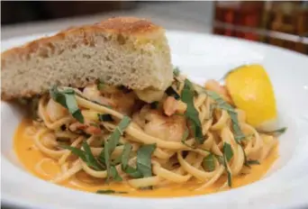  ?? Foto: Morten Uglum ?? Linguini med scampi, squash, chili, sjalottløk, fløte, hvitvin og focaccia.