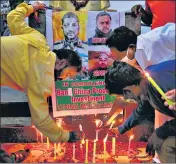  ?? AP ?? ■
People light candles in Hyderabad to pay tributes to soldiers killed in the border confrontat­ion, on Wednesday.