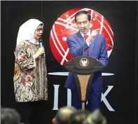  ?? MIFTAHUL HAYAT/JAWA POS ?? PERDANA: Presiden Joko Widodo dan Direktur Utama PT Jasa Marga Tbk Desi Arryani (kiri) di Bursa Efek Indonesia, Jakarta, kemarin.