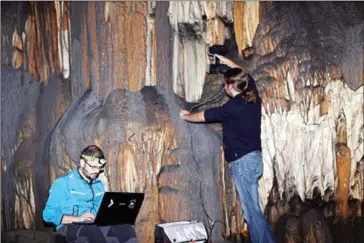  ?? HO/PROYECTO HANDPAS/AFP ?? Two people work in the Ardales cave, in Ardales, Spain, in this handout photo taken on September 13, 2016, and released by Proyecto Handpas.