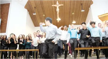  ??  ?? HARVARD-Radcliffe Collegium Musicum from the US spent 12 hours a day rehearsing songs in a multitude of languages, including Xhosa, to put on a performanc­e at St John’s Anglican Church in Bellville.