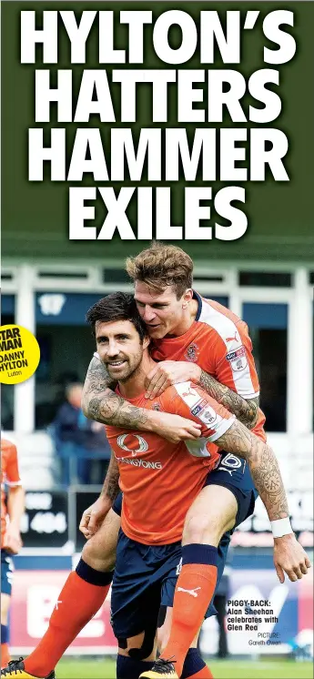  ?? PICTURE: Gareth Owen ?? PIGGY-BACK: Alan Sheehan celebrates with Glen Rea