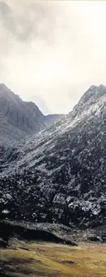  ??  ?? > Tryfan in October. Picture taken by Marc Leach