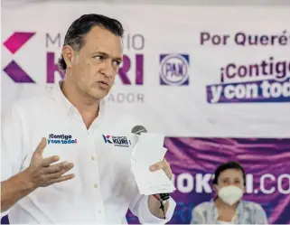  ?? /HUGO ARCINIEGA ?? Presenta Mauricio Kuri, su propuesta de campaña "Blindemos Querétaro", ante habitantes del fraccionam­iento Pirámides.