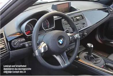  ??  ?? Lenkrad und Schalthebe­l dominieren das durchgesty­lte und enge Cockpit des Z4