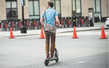  ?? Eric Baradat, AFP/Getty Images ?? Uber made a move into electric scooters Monday as the ride-service giant agreed to a strategic partnershi­p with Lime, one of the major players in the fast-growing segment. Lime announced the new $335 million investment to be led by GV — formerly Google...