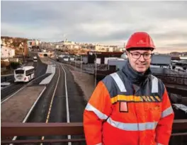  ?? FOTO: TORMOD FLEM VEGGE ?? Byggeleder Terje Nygård i Hannevika hvor veianlegge­t nå naermest er ferdigstil­t.