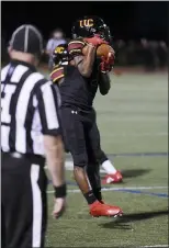  ?? OWEN MCCUE - MEDIANEWS GROUP ?? Ursinus College receiver Octavious Carter makes a catch near the sideline Friday against Alvernia.