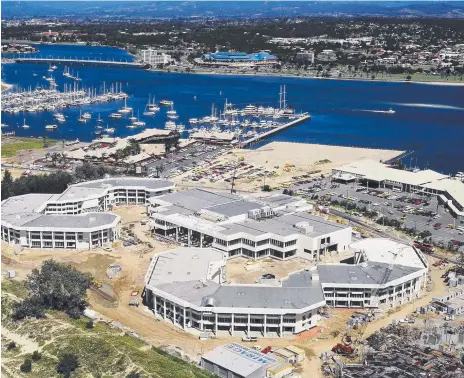  ?? Picture: GRAHAME LONG ?? The Sheraton Mirage being built on the Gold Coast Spit on March 31, 1987.