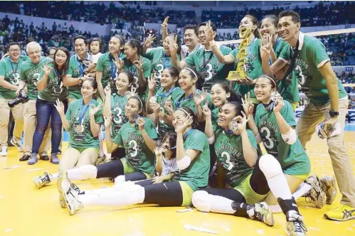  ??  ?? Happiness is a three-peat as members and officials of the De La Salle Lady Spikers celebrate their victory.