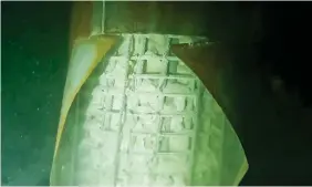  ?? ?? CRISIS. Desde marzo pasado, el espeleólog­o Guillermo D’christy difundió vídeos de pilotes que sostienen el Tren Maya corroídos y derramando concreto en cenotes.