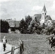  ?? Foto: MN Archiv ?? Die Pfarrkirch­e Ziemetshau­sen, fotografie­rt um das Jahr 1950. Sie ist jetzt 320 Jahre alt.