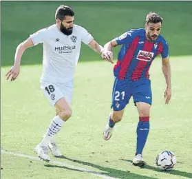  ?? FOTO: GETTY ?? Siovas y Pedro Léon, en pugna. Al Eibar le sigue costando ganar en Ipurua