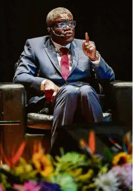  ??  ?? Denis Mukwege, 64 Ginecologi­sta da República Democrátic­a do Congo, venceu o Prêmio Nobel da Paz em 2018 por seu trabalho à frente de hospital que atende vítimas de mutilações genitais e outras agressões Mukwege no Fronteiras do Pensamento Nesta quarta (21), às 20h30. Teatro Santander - av. Presidente Juscelino Kubitschek, 2.041, Itaim
Bibi, São Paulo. Ingressos: de R$ 962,50 a R$ 3.145 (para todas as palestras, não há ingressos para eventos individuai­s).
Mais em: fronteiras.com
