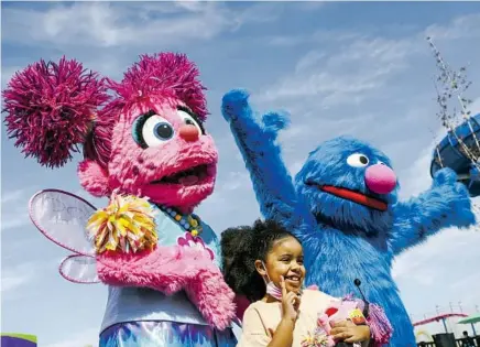  ?? ?? CHULA VISTA home to Sesame Place, with its kidfriendl­y rides and chances to meet characters like Abby Cadabby and Grover, above with Alana Bergins, 6.