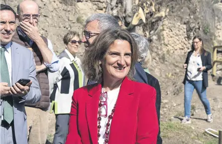  ?? LOLA PINEDA / EUROPA PRESS ?? La ministra de Transición Ecológica, Teresa Ribera, el lunes en una visita a Enguídanos, Cuenca.
