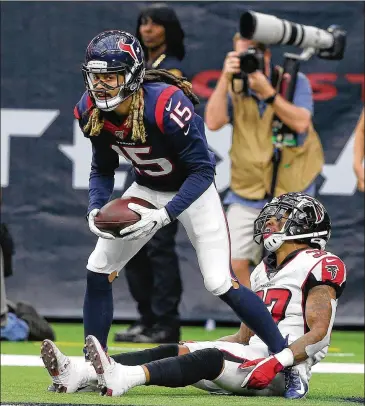  ?? BOB LEVEY / GETTY IMAGES ?? Falcons safety Ricardo Allen (getting beat by Houston’s Will Fuller for a touchdown) says, “Everybody has to do their job, do their part and contribute the best way they can. You have to stick in your spot.”