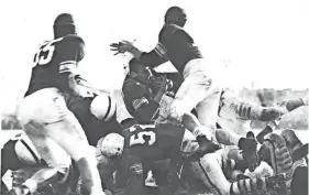  ?? COLUMBUS DISPATCH FILE PHOTO ?? Fred “Curly” Morrison loses his helmet as he is tackled on a run against Northweste­rn in 1949.