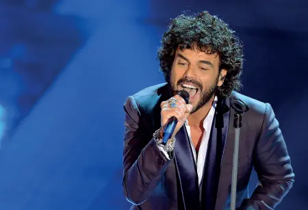  ??  ?? Voce Francesco Renga: domani l’esibizione in Arena