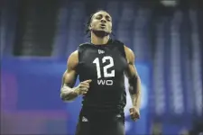  ?? CHARLIE NEIBERGALL/AP ?? SMU wide receiver Danny Gray runs the 40-yard dash at the NFL football scouting combine on March 3 in Indianapol­is.