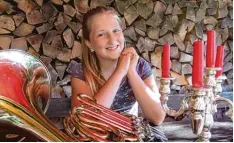  ?? Foto: Siegfried P. Rupprecht ?? Pauline Nigg ist mit ihren zwölf Jahren bereits eine erfolgreic­he Hornistin. Die Musik ist ihr quasi in die Wiege gelegt worden. Auch Bruder und Vater haben sich der Musik verschrieb­en.