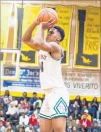  ?? VINCENT D. JOHNSON/DAILY SOUTHTOWN ?? Whenever Morgan Park needed a clutch basket, junior guard Adam Miller stepped up and delivered time and again.