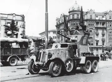  ??  ?? TOMA DE MÁLAGA. Después de la conquista de esta ciudad se produjo la matanza conocida como la Desbandá.