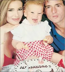  ?? . ?? junto a su hijo; mientras que Alessandro Lequio prefirió recordarlo con una foto sonriente junto a su madre