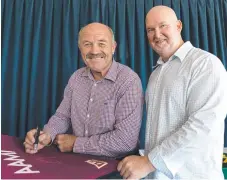  ??  ?? Wally Lewis mingles with fans at North Burleigh Surf Club.