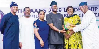  ??  ?? AAF’S 2019 Empathy in Leadership Award being presented to the Governor of Oyo State, Governor Seyi Makinde. Also with him are, Mr. Jimi Agbaje, Mr. Akinjide Adeosun, Mrs. Omini Makinde, Mrs. Olubamiwo Adeosun and Chief Bayo Sarumi