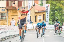  ?? FOTO: EFE ?? Damiano Caruso se impone en solitario en el Circuito de Getxo