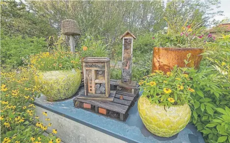 ?? Scott Dressel-Martin, provided by Denver Botanic Gardens ?? Becky Hahnel created the bee hotels at the Denver Botanic Gardens. The structures offer shelter, add a piece of art to the garden and reuse items from gardens, garages and potting sheds.
