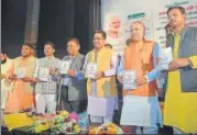  ?? HT PHOTO ?? ▪ The 174page Urdu compilatio­n of ‘Mann ki Baat’ by Javed Malik being released in Lucknow on Monday.